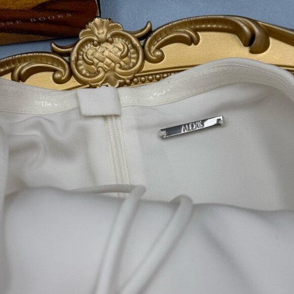 🆕 ALEXIS 🧿 NWOT Izzie Feather Trimmed Maxi Dress, White, Sz M - Picture 13 of 16